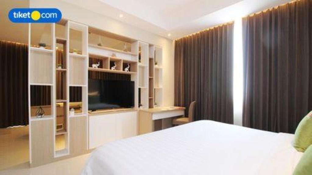 Hotel Dafam Pacific Caesar Surabaya Exterior foto