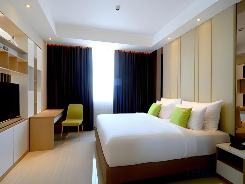 Hotel Dafam Pacific Caesar Surabaya Exterior foto