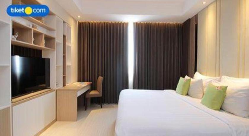 Hotel Dafam Pacific Caesar Surabaya Exterior foto